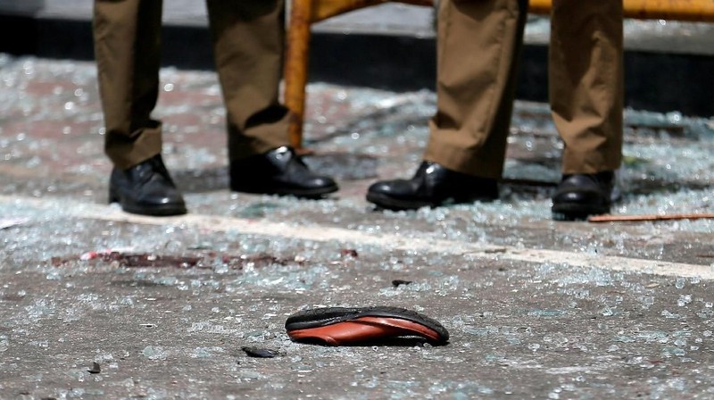 Pejabat setempat mengatakan, ledakan tersebut diduga serangan bom bunuh diri.