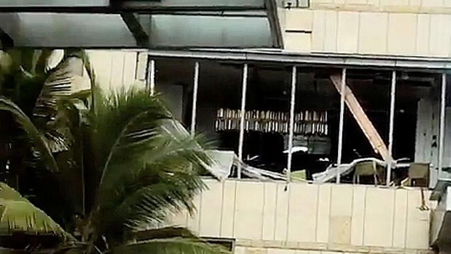 Pejabat setempat mengatakan, ledakan tersebut diduga serangan bom bunuh diri.