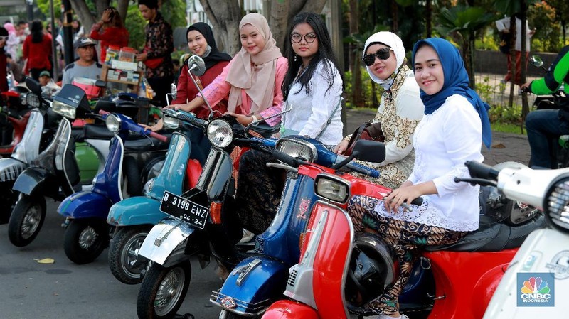 Kartini dikenal sebagai pelopor kebangkitan perempuan pribumi.