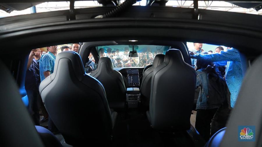 PT Blue Bird Tbk (BIRD) secara resmi meluncurkan armada taksi listrik atau e-Taxi. Blue Bird menggunakan mobil pabrikan Tesla dan BYD.