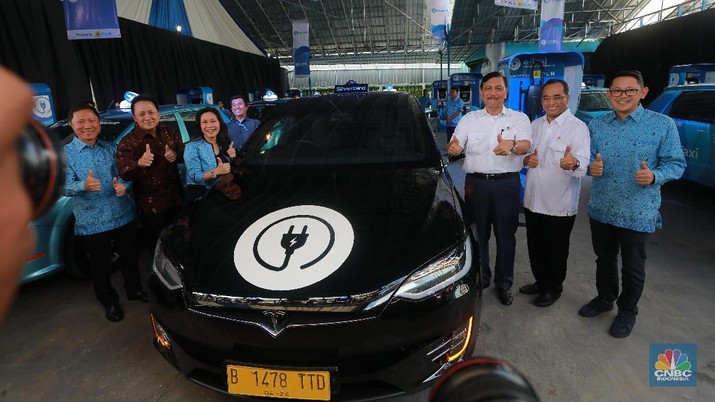 Luhut sebut Perpres mobil listrik bisa terbit awal bulan depan