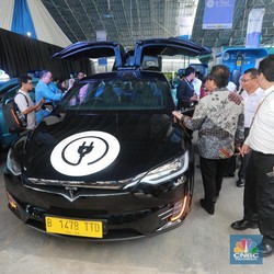 Beli Mobil Tesla Model X & BYD, Blue Bird Habiskan Berapa?