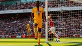 358 - Christian Benteke mengakhiri puasa gol selama 358 hari dengan mencetak gol pembuka Crystal Palace ke gawang Arsenal. (Action Images via Reuters/Matthew Childs)