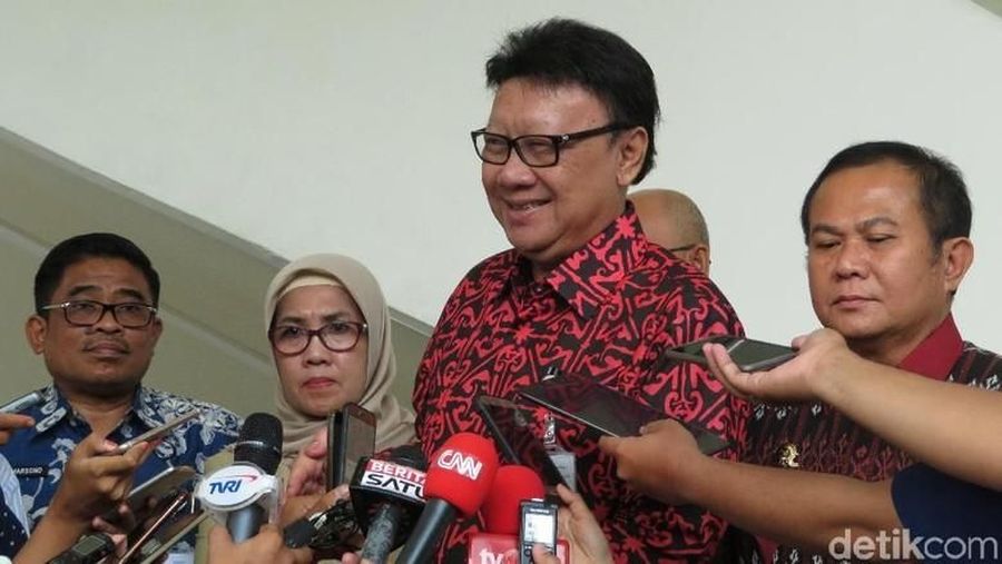 Menteri Pemberdayaan Aparatur dan Reformasi Birokrasi (MenPANRB) Tjahjo Kumolo mengatakan, gajinya sebagai anggota DPR melonjak pesat