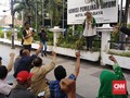 Enam Parpol Geruduk KPU Surabaya Tunjukkan Bukti Kecurangan