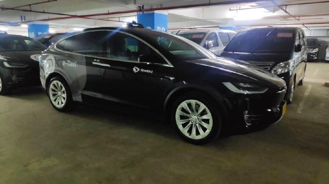 Tesla Sering Terbakar Blue Bird Klaim Taksi Listrik Aman