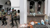 Sri Lankan military officials stand guard in front of the St. Anthony's Shrine, Kochchikade church after an explosion in Colombo, Sri Lanka April 21, 2019. REUTERS/Dinuka Liyanawatte TPX IMAGES OF THE DAY