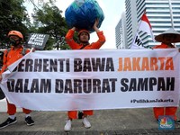 Hari Bumi, Aktivis Gelar Aksi di Depan Kantor Anies