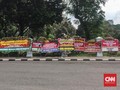 Karangan Bunga 'Kemenangan' Jokowi-Ma'ruf Berjejer di Istana