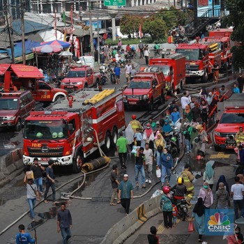 Tanah Abang Kebakaran, Pedagang Selamatkan Barang Dagangan