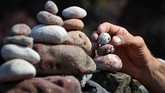 Bagi para pecinta seni menyusun batu, mengetahui kandungan batuan atau mineral di dalamnya, akan mempermudah penyusunannya.