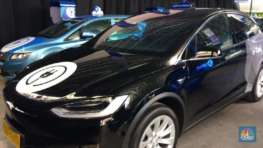 PT Blue Bird Tbk (BIRD) secara resmi meluncurkan armada taksi listrik atau e-Taxi. Blue Bird menggunakan mobil pabrikan Tesla dan BYD.