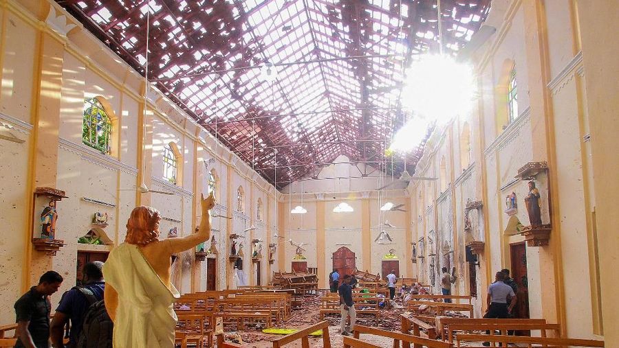 Kepala Polisi Sri Lanka dan mantan Menhan Hemasiri Fernando telah ditangkap karena tuduhan melalaikan tugas terkait tragedi pemboman Minggu Paskah.
