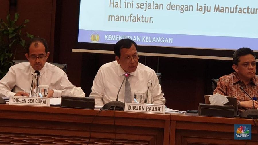 Sri Mulyani Indrawati memastikan pelantikan Direktur Jenderal Pajak baru pengganti Robert Pakpahan akan dilakukan besok