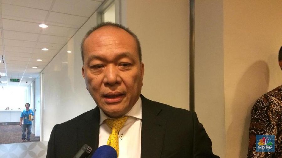 ASII sebagai pemegang 45% saham PT Bank Permata Tbk (BNLI) masih enggan bersuara terkait dengan kabar rencana ikut lepas BNLI.