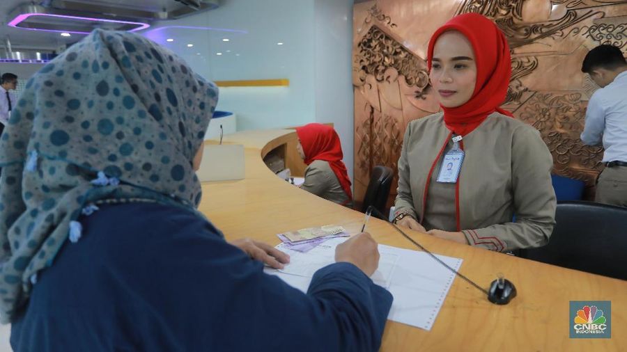 Pelayanan nasabah Bank BTN di Bank BTN, Jakarta (CNBC Indonesia/Muhammad Sabki)