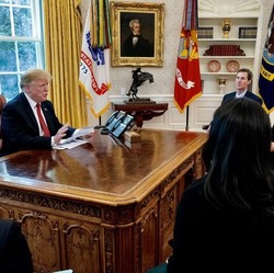 Kehilangan Ratusan Ribu Follower, Trump Ngeluh ke Bos Twitter