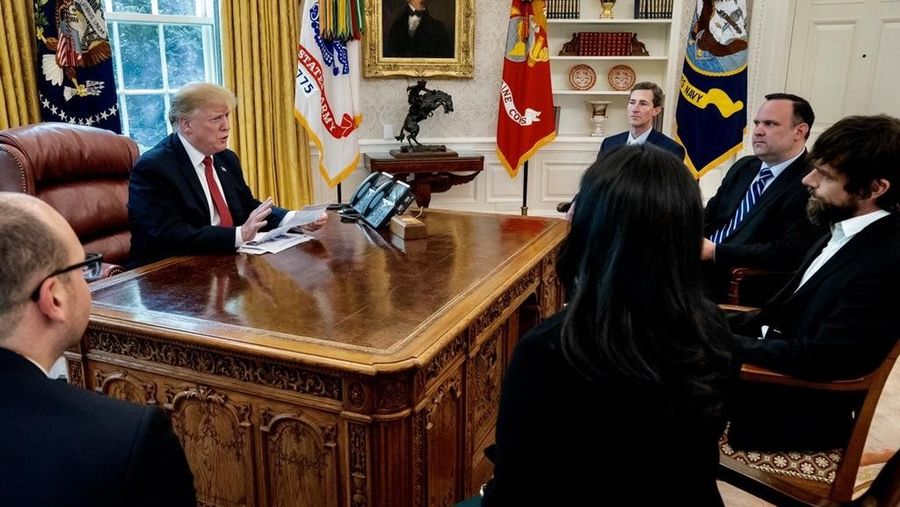 Donald Trump mengatakan bea impor terhadap berbagai produk China senilai US$200 miliar akan naik menjadi 25% Jumat mendatang.