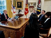 Kehilangan Ratusan Ribu Follower, Trump Ngeluh ke Bos Twitter