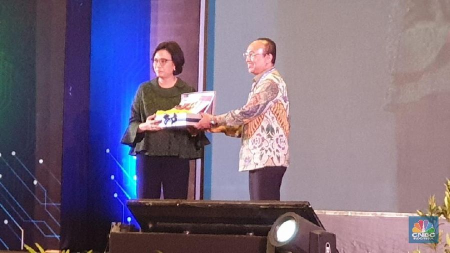 Sri Mulyani mengaku cukup prihatin dengan kondisi pemberdayaan wanita dalam negeri, gaji kaum perempuan di RI masih lebih rendah ketimbang pria
