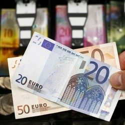 Kurs Euro Tembus ke Bawah Rp 15.000, Waktunya Borong?