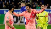 Setelah bermain imbang tanpa gol pada babak pertama, Carles Alena membuka kemenangan Barcelona berkat gol pada menit ke-54 memanfaatkan umpan Sergi Roberto. (REUTERS/Vincent West)