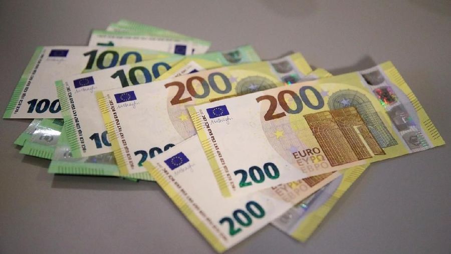 FILE PHOTO: New 100 and 200 euro banknotes are displayed in Vienna, Austria, September 17, 2018. REUTERS/Heinz-Peter Bader/File Photo