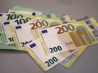Berayun Kencang Lawan Dolar AS, Euro Mau Kemana <i>Sih</i>?