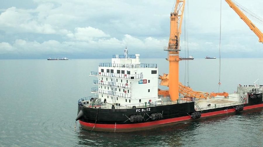 Kapal-kapal besar wajib pasang Automatic Identification System/AIS