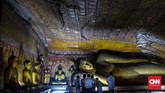 Bukit batu yang berada di Dambula, kota kecil yang berjarak 148 kilometer dari Kolombo. Di sini terdapat gua dengan kuil kuno berisi mural dan patung Buddha. Golden Temple ini merupakan bagian dari situs warisan UNESCO. (CNNIndonesia/Safir Makk)