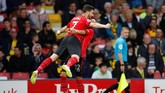 Shane Long merayakan gol bersama Nathan Redmond. Sayang gol cepat Long tidak mampu membawa Southampton menang atas Watford. (Reuters/Andrew Boyers)
