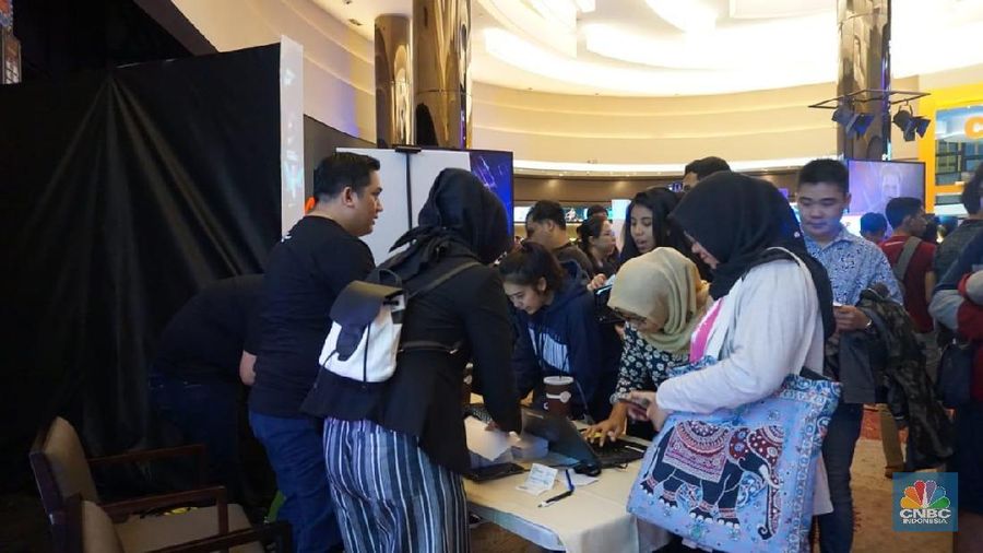 Ratusan orang mengantre  pukul 4:30 pagi untuk menonton pertama film Avengers: Endgame. Dari pakai baju tidur dan masih mengantuk, begini penampakannya.
