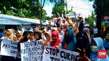 Emak-emak 'Kobarkan Perang' Desak KPU Berlaku Jujur