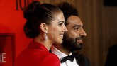 Pesepakbola lainnya yang masuk daftar adalah penyerang timnas Amerika Serikat wanita Alex Morgan yang tidak melewatkan kesempatan foto bersama Mohamed Salah. (REUTERS/Andrew Kelly)