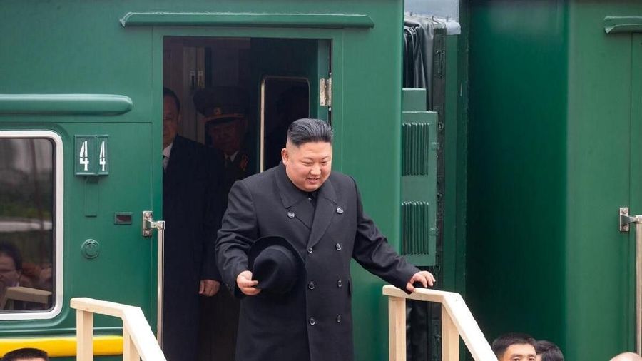 Pemimpin Korea Utara Kim Jong Un tiba di Rusia untuk bertemu Presiden Vladimir Putin.