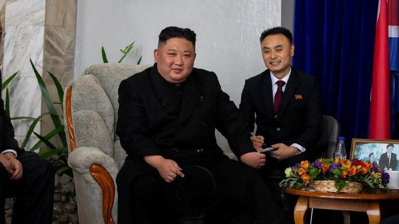 Pemimpin Korea Utara Kim Jong Un tiba di Rusia untuk bertemu Presiden Vladimir Putin.