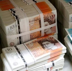 Data Ekonomi Buruk, Poundsterling Terpuruk Melawan Dolar AS