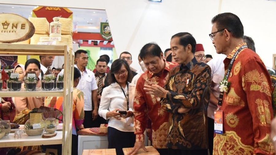 Jokowi menegaskan bahwa peluang bagi industri kerajinan tangan air memiliki potensi yang besar, dan bisa ditingkatkan kembali.