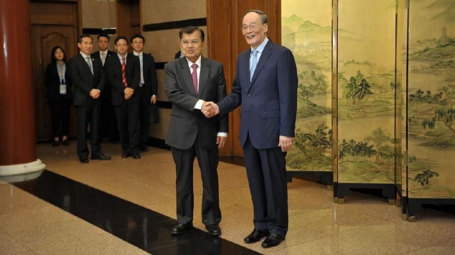 Wakil Presiden Jusuf Kalla mengadakan pertemuan dengan Wakil Presiden China Wang Qishan di Diayutau State Guest House, Villa 15, Beijing.