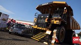 Indonesia International Motor Show (IIMS) 2019 juga diramaikan kendaraan berat yang umumnya digunakan untuk pertambangan. (CNN Indonesia/Hesti Rika)