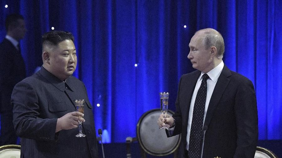 Presiden Rusia Vladimir Putin menuturkan Pemimpin Korea Utara Kim Jong Un menginginkan denuklirisasi.