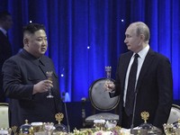 Putin Sebut Kim Mau Lakukan Denuklirisasi, Asal...