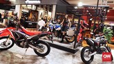 Astra Honda Motor (AHM) memajang motor-motor andalan. AHM juga meluncurkan X-ADV di IIMS 2019 (CNN Indonesia/Hesti Rika)