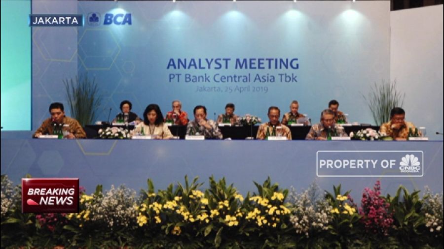 Harga saham PT Bank Central Asia Tbk (BBCA) kembali menguat.