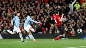 Man United Diejek Pakai Formasi 1-1-1-1-3-3