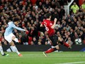 Man United Diejek Pakai Formasi 1-1-1-1-3-3