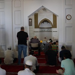 Islamofobia & Aksi Anti-Muslim Meningkat Dua Kali Lipat di Tetangga RI
