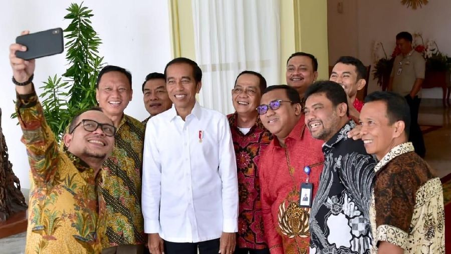 Hanif Dhakiri secara tegas mengingatkan perusahaan untuk membayar tunjangan hari raya (THR) paling lambat tujuh hari (H-7)