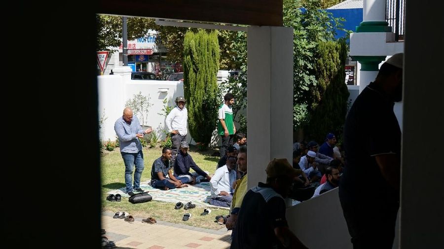 Daftar Masjid dan Restoran Halal