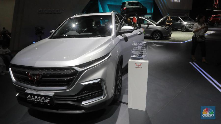 Dalam ajang Pameran IIMS 2019 mobil pabrikan China Wuling menampilkan dari seri Cortez, seri Confero, dan Almaz.